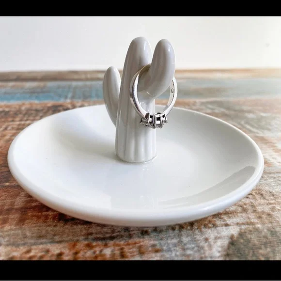🌼5/$25🌼Cactus 🌵 ceramic ring/jewelery holder - Picture 3 of 4